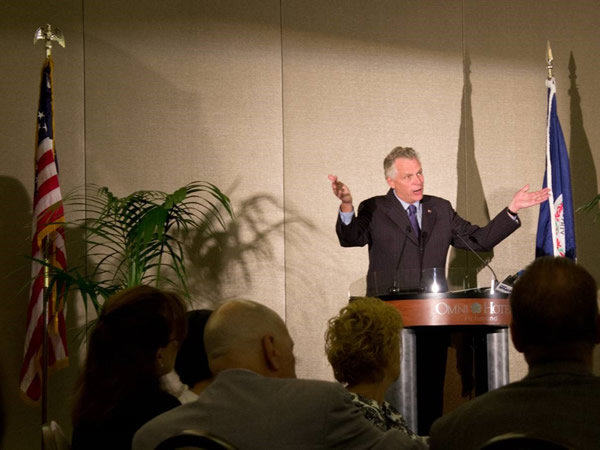 xtuple-valet-graduation-july-2015_governor-mcauliffe